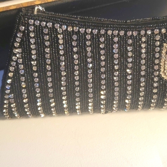 Glamorous Silver Beaded Floral Design Bridal Clutch/Evening Purse - Picture 6 of 15